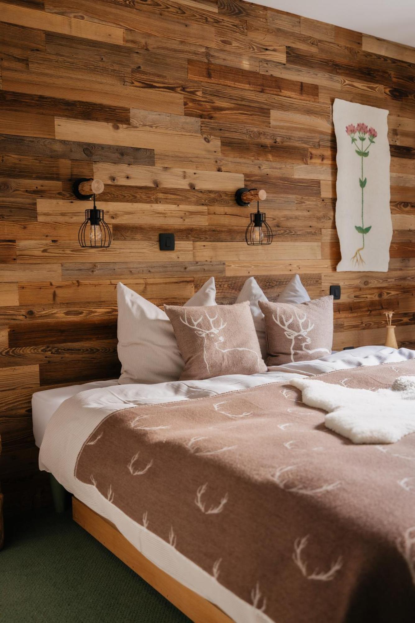 Hotel Eko Hisa-Eco House Na Razpotju Solčava Zewnętrze zdjęcie